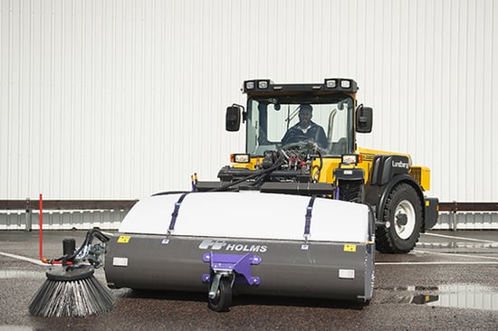 700x466_Lundberg_cleaning_collecting