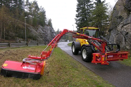 700x466_Lundberg_lawn_mowing_and_muching