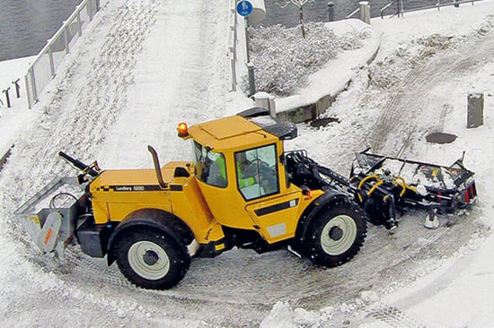 700x466_Lundberg_snow_ploughing_sanding2