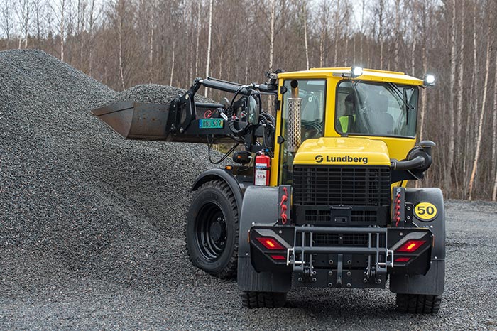 700x466_Lundberg_lifting_sand