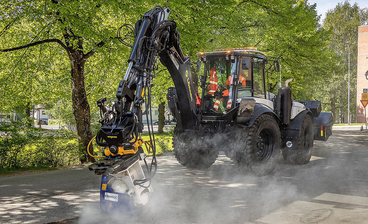 Lännen 8800M -multipurpose machine grinding asphalt