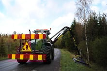 Lannen_working_on_street_700x466