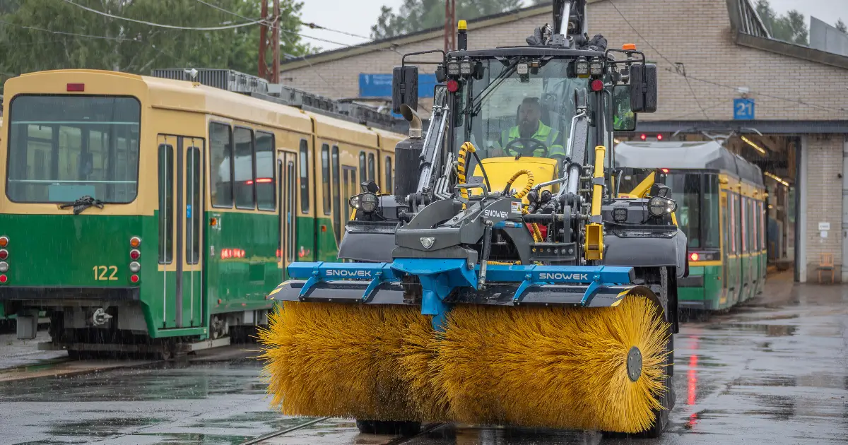 Uusi Lännen 8800M-kiskopyöräkone