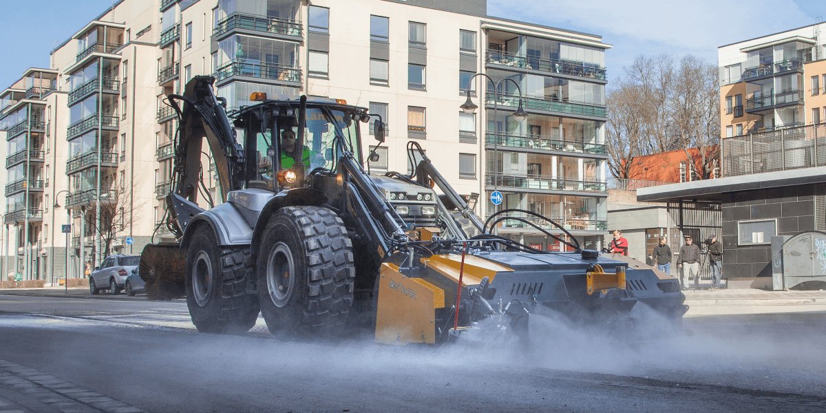 Etu- ja takatyölaitteet